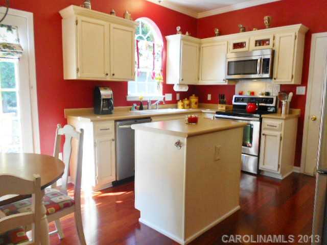 2525 Bathgate Ln, Matthews, NC 28105 photo 6
