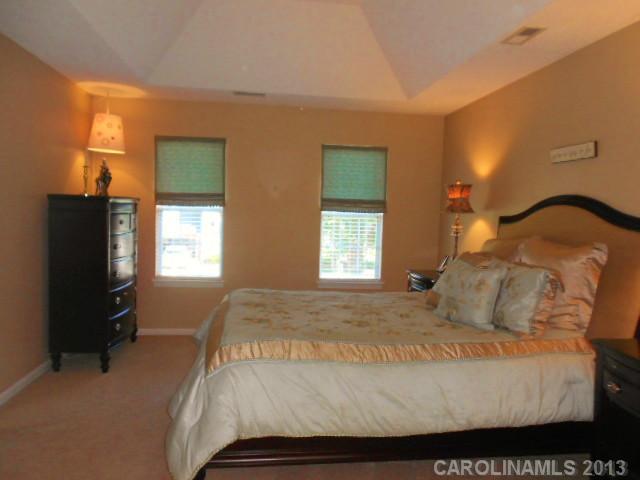 2525 Bathgate Ln, Matthews, NC 28105 photo 11