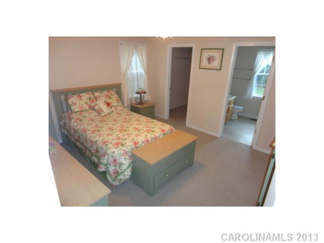 8 Restful Ln, Hickory, NC 28601 photo 15