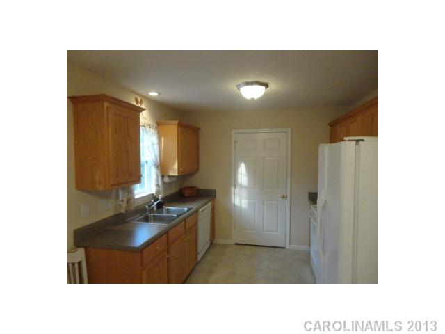 8 Restful Ln, Hickory, NC 28601 photo 7