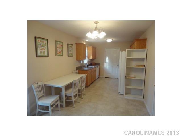 8 Restful Ln, Hickory, NC 28601 photo 6