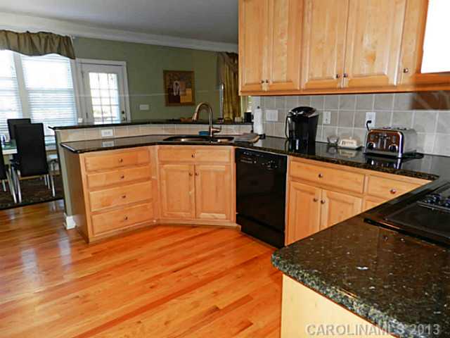 8602 Dansington Ct, Waxhaw, NC 28173 photo 4
