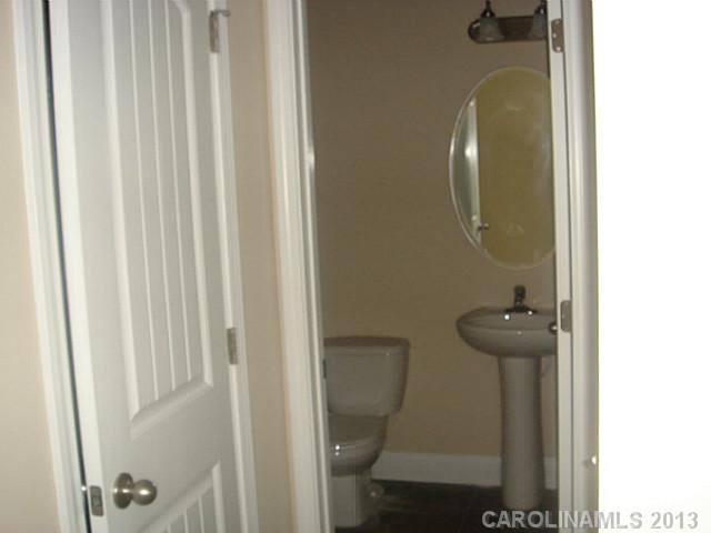 417 Knothole Ln, Charlotte, NC 28214 photo 4