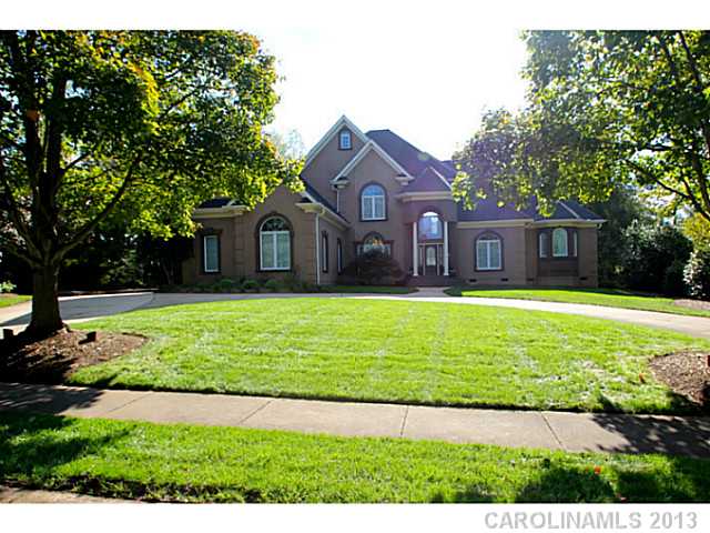 19906 River Falls Dr, Davidson, NC 28036 photo 1