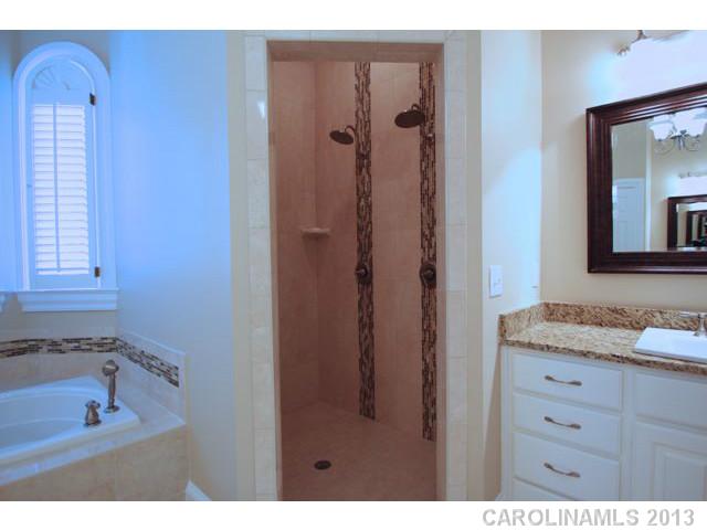 19906 River Falls Dr, Davidson, NC 28036 photo 10