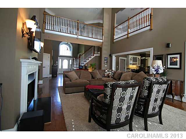 19906 River Falls Dr, Davidson, NC 28036 photo 2