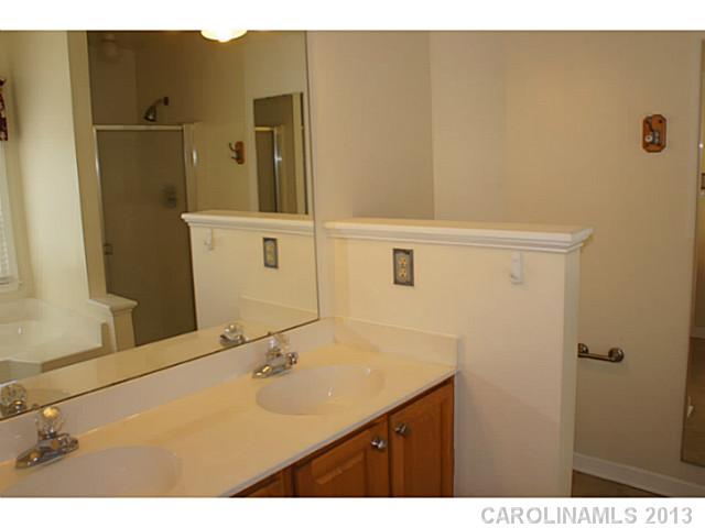 9542 Arborview Ct, Charlotte, NC 28269 photo 11