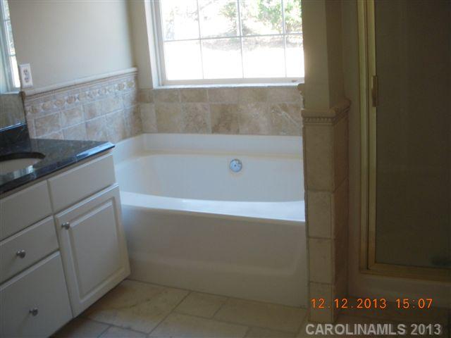 427 Clearbrook Rd, Matthews, NC 28105 photo 6