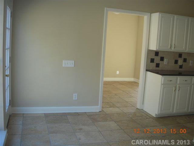 427 Clearbrook Rd, Matthews, NC 28105 photo 4