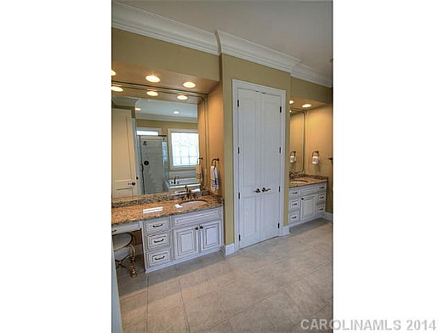 18310 Town Harbour Rd, Cornelius, NC 28031 photo 9