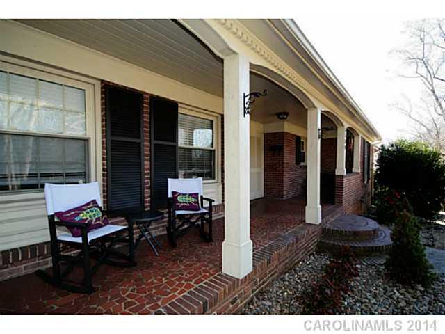5509 Farmbrook Dr, Charlotte, NC 28210 photo 2