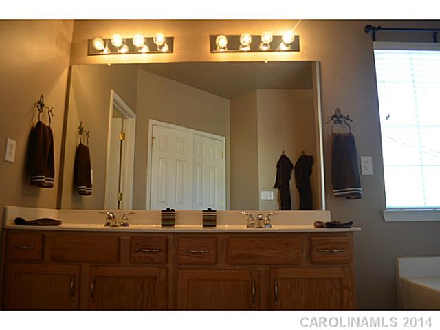 18320 Torrence Chapel Estates Cir, Cornelius, NC 28031 photo 13