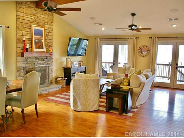 19024 Mountainview Dr, Cornelius, NC 28031 photo 2