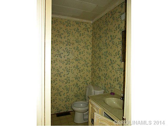 407 E 18th St, Kannapolis, NC 28083 photo 6