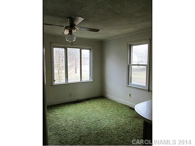 407 E 18th St, Kannapolis, NC 28083 photo 2