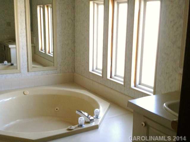 691 Jericho Rd, Harmony, NC 28634 photo 2