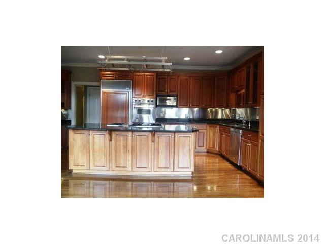706 Eagle Point Ct, Matthews, NC 28104 photo 2