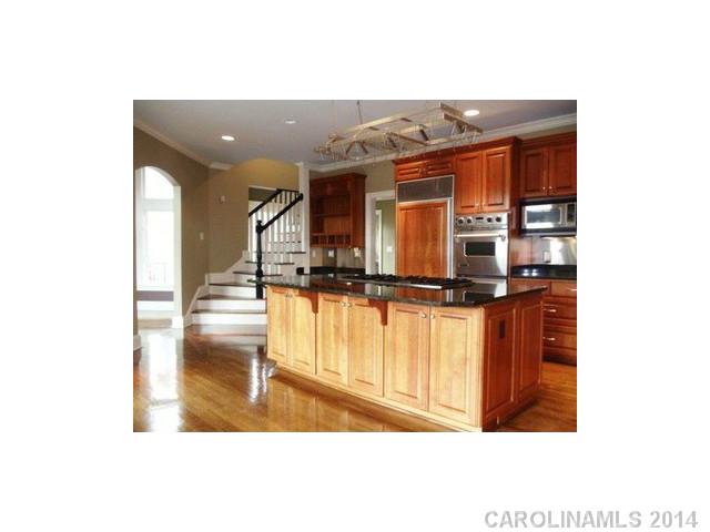 706 Eagle Point Ct, Matthews, NC 28104 photo 3