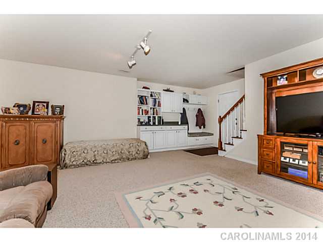 413 Clairview Ln, Matthews, NC 28105 photo 12