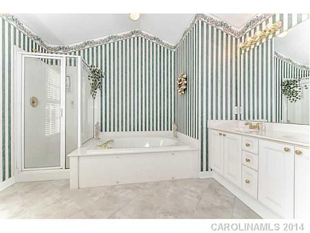 413 Clairview Ln, Matthews, NC 28105 photo 9
