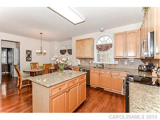 413 Clairview Ln, Matthews, NC 28105 photo 4