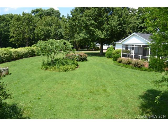 20930 Lakeview Cir, Cornelius, NC 28031 photo 1