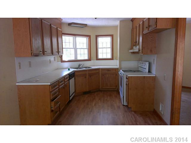 304 Mel Ln, Crouse, NC 28033 photo 4