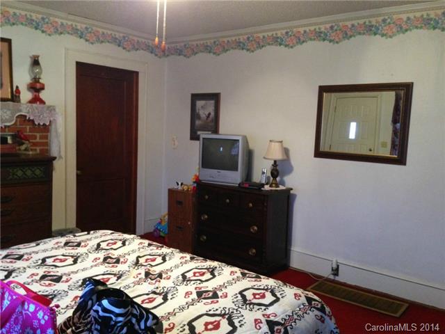 604 E Chestnut St, Stanley, NC 28164 photo 6