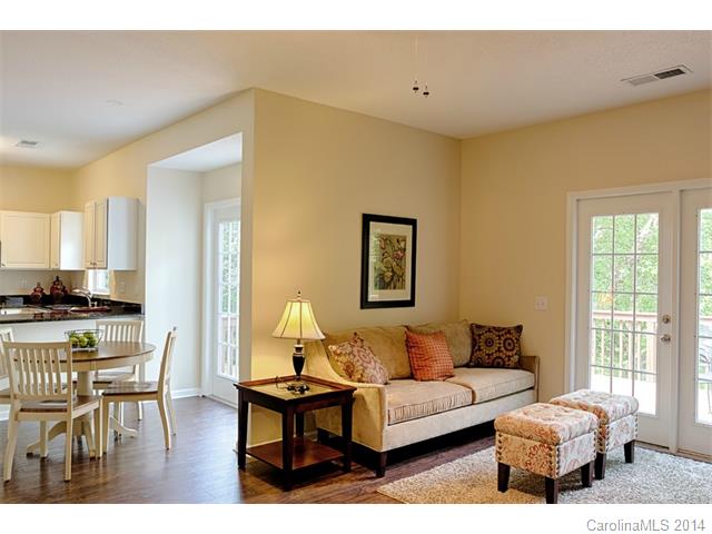 124 Shorecrest Dr, Davidson, NC 28036 photo 1