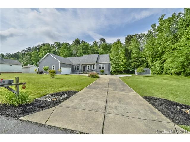 10773 Kingsview Dr, Davidson, NC 28036 photo 1