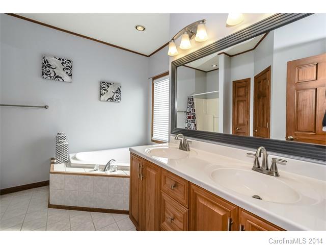 10773 Kingsview Dr, Davidson, NC 28036 photo 16