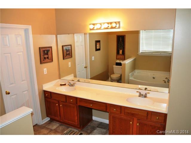 10502 Quarrier Dr, Cornelius, NC 28031 photo 11
