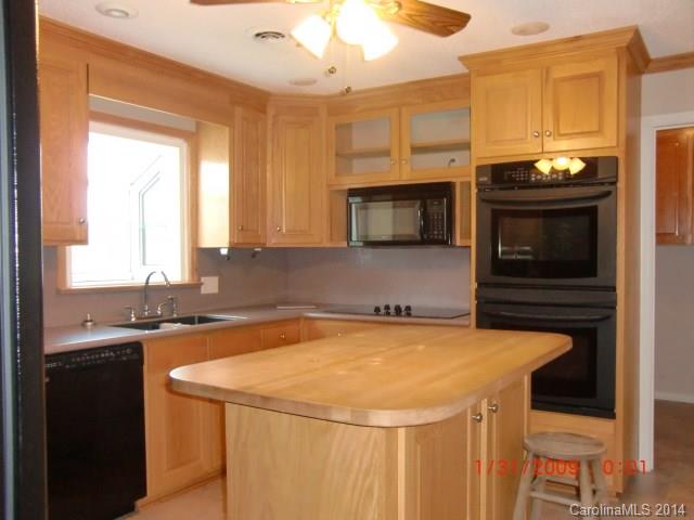 2707 Cimmeron Rd, Lancaster, SC 29720 photo 2