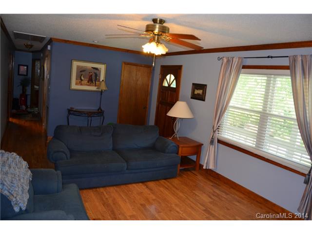 724 E Chestnut St, Stanley, NC 28164 photo 5