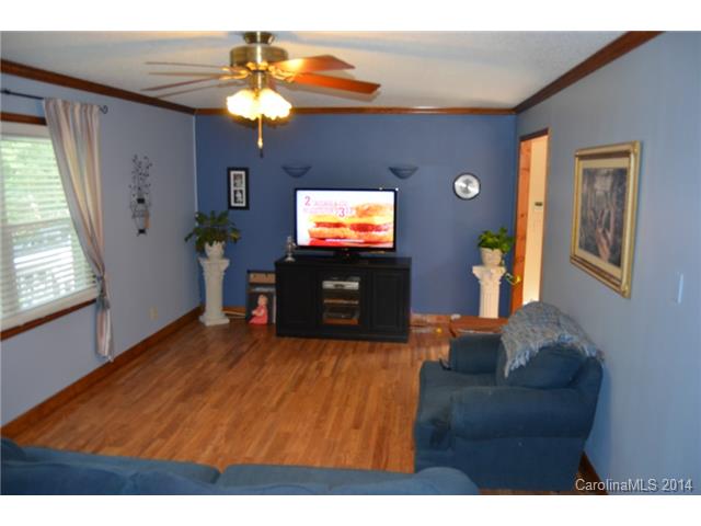 724 E Chestnut St, Stanley, NC 28164 photo 4