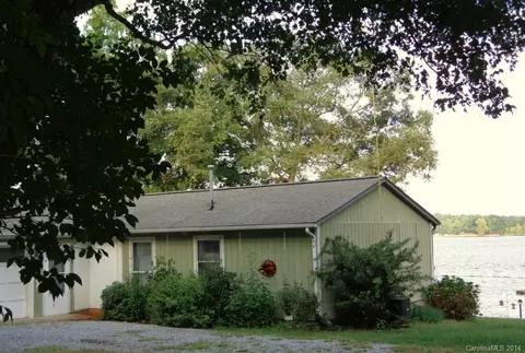 3934 Sandy Point Dr, York, SC 29745 photo 2