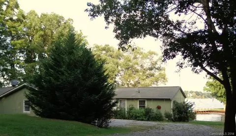 3934 Sandy Point Dr, York, SC 29745 photo 1