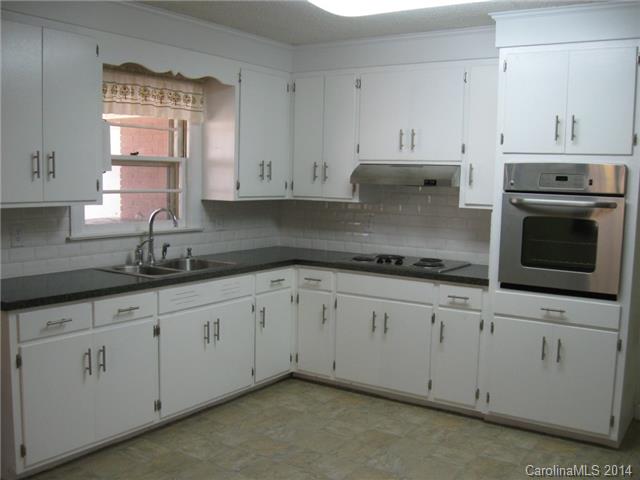 208 9th Ave, Conover, NC 28613 photo 5