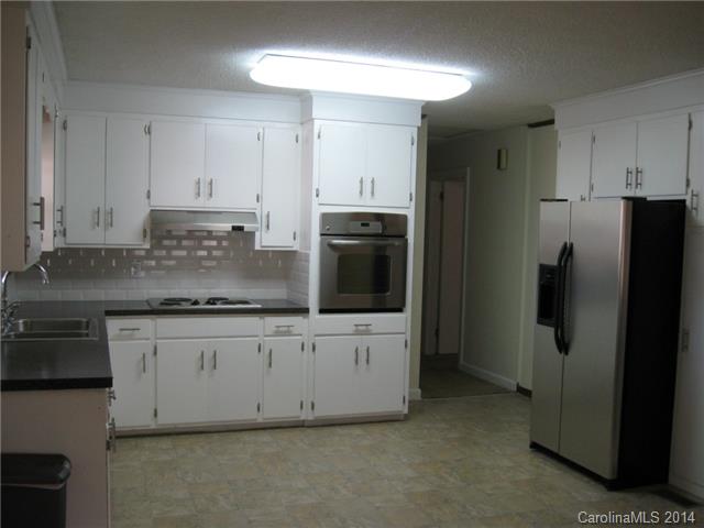 208 9th Ave, Conover, NC 28613 photo 6