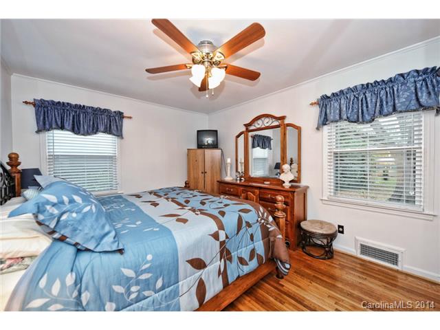 5420 Farmbrook Dr, Charlotte, NC 28210 photo 8