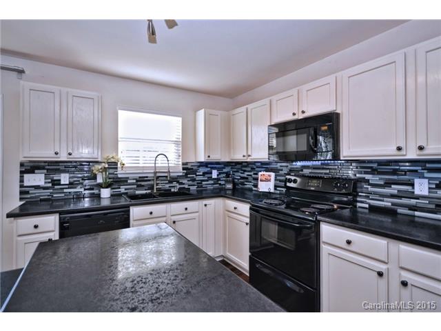 1402 River Run Rd, Lowell, NC 28098 photo 9