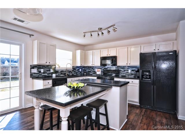 1402 River Run Rd, Lowell, NC 28098 photo 7
