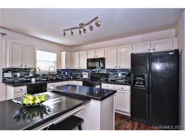 1402 River Run Rd, Lowell, NC 28098 photo 8