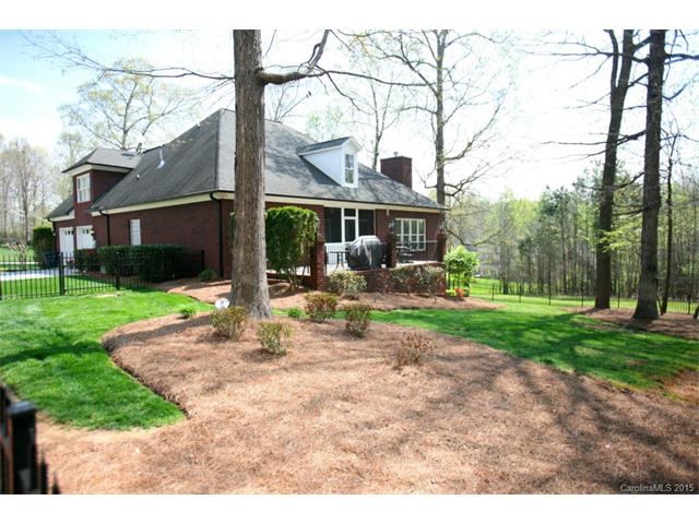 6601 Fox Ridge Cir, Davidson, NC 28036 photo 3