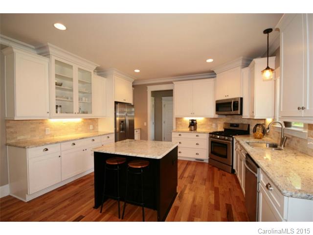 20912 Island Forest Dr, Cornelius, NC 28031 photo 2