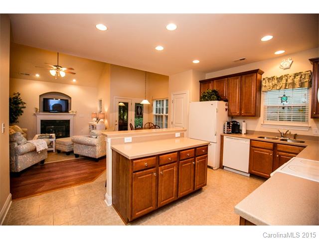 18917 Ruffner Dr, Cornelius, NC 28031 photo 2