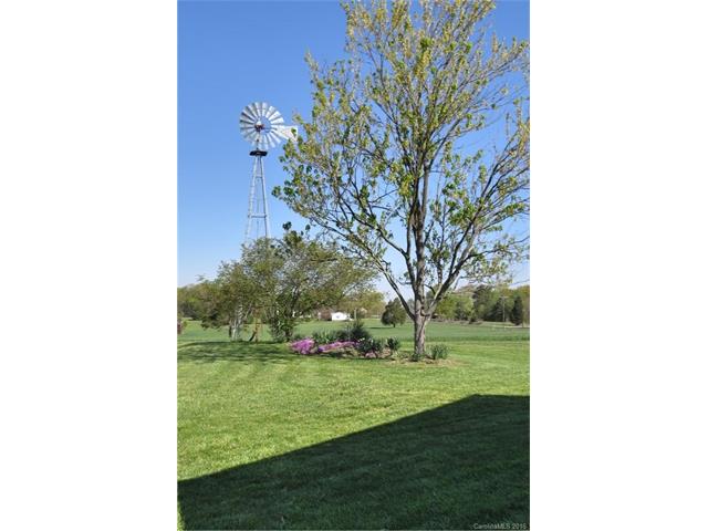 654 E Memorial Hwy, Harmony, NC 28634 photo 6