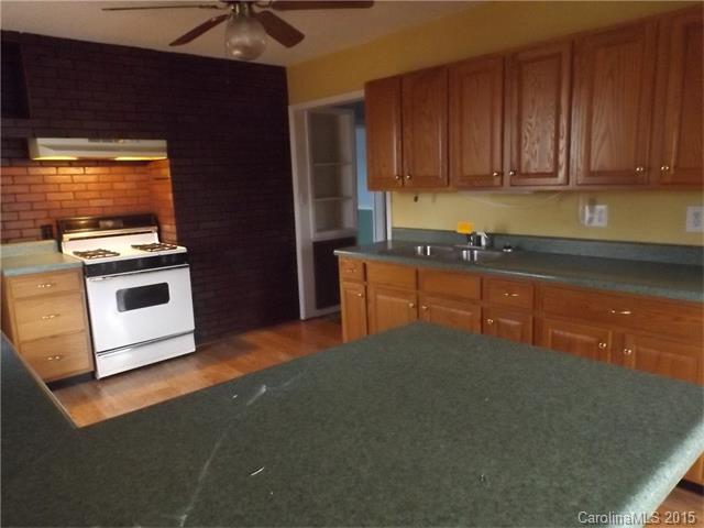 1042 W Laurel Ave, Lancaster, SC 29720 photo 2