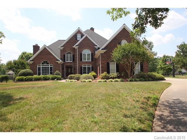 18800 Riverwind Ln, Davidson, NC 28036 photo 1