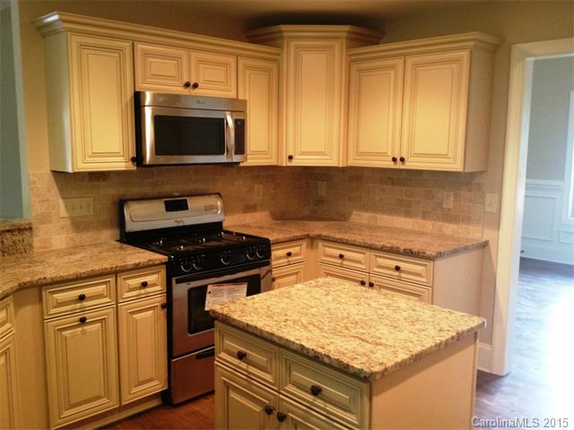2878 Cyrene Ln, Conover, NC 28613 photo 2
